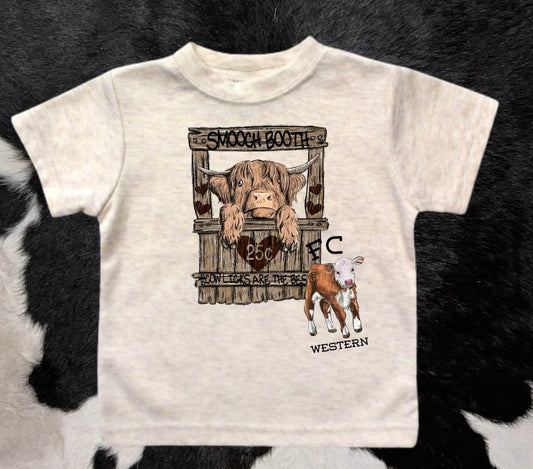 Smooch Booth Highland Cow Tee (read description)